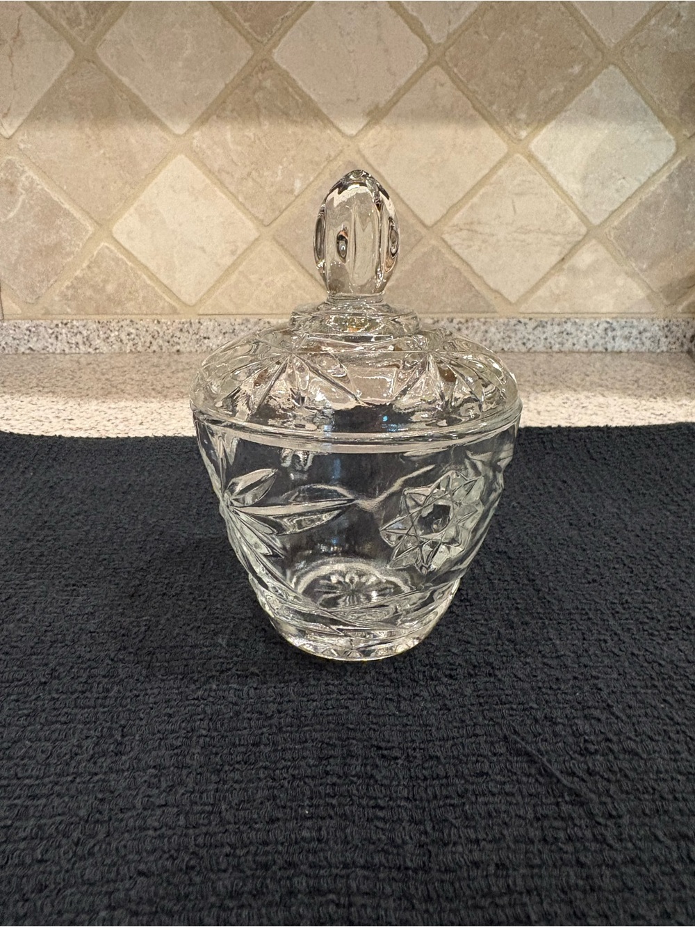 Vtg Clear Glass Starburst Covered Dish Round  Anchor Hocking Early American